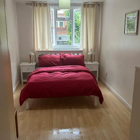 86 Mcdermott Apartment Лондон Екстериор снимка