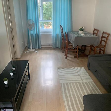 86 Mcdermott Apartment Лондон Екстериор снимка